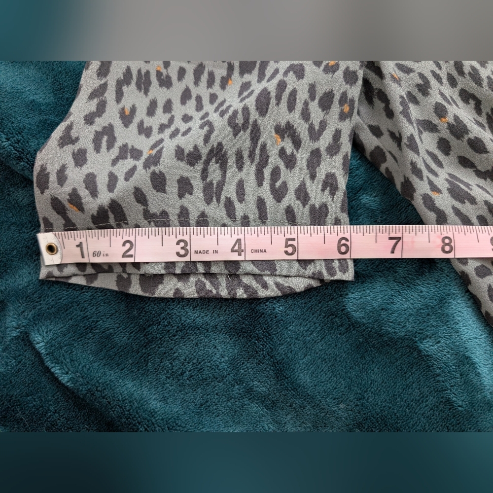 LOFT Women's Size M Gray Leopard Print Top - Picture 6 of 10